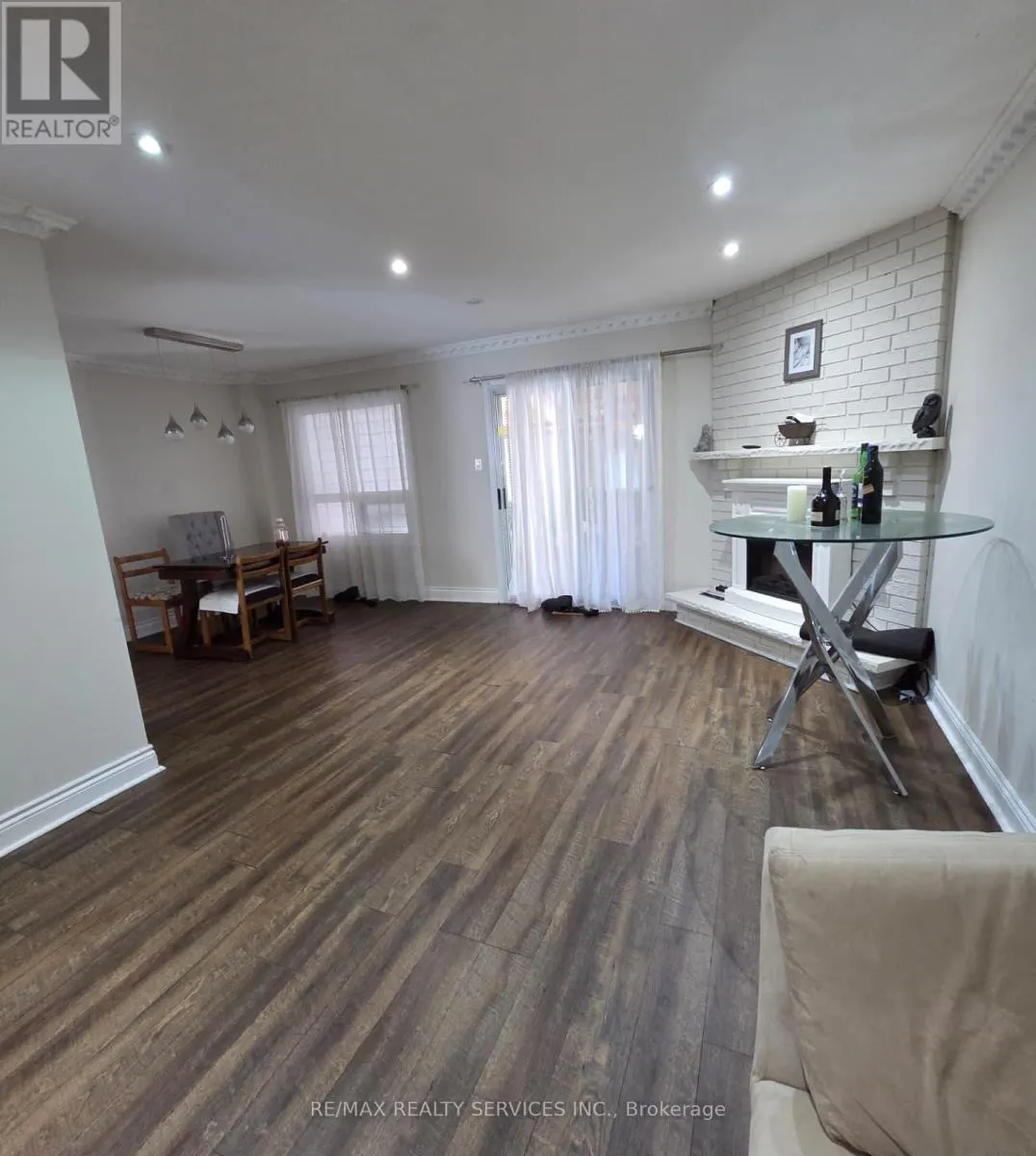 32 SHENSTONE AVENUE