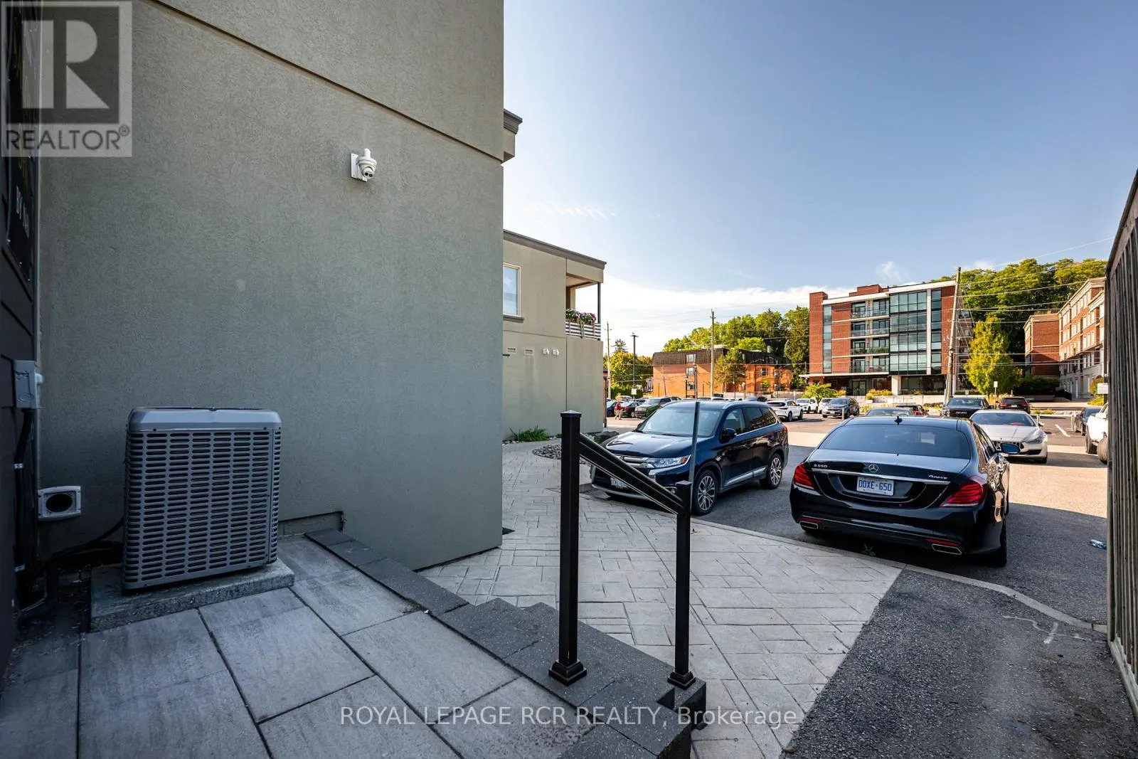 56 QUEEN STREET N