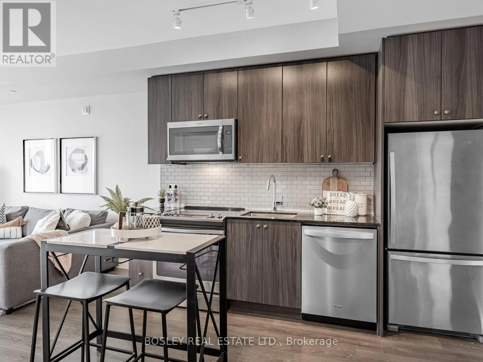 201 - 150 SABINA DRIVE