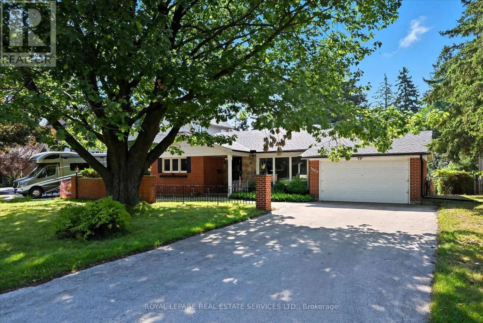 1536 VENETIA DRIVE