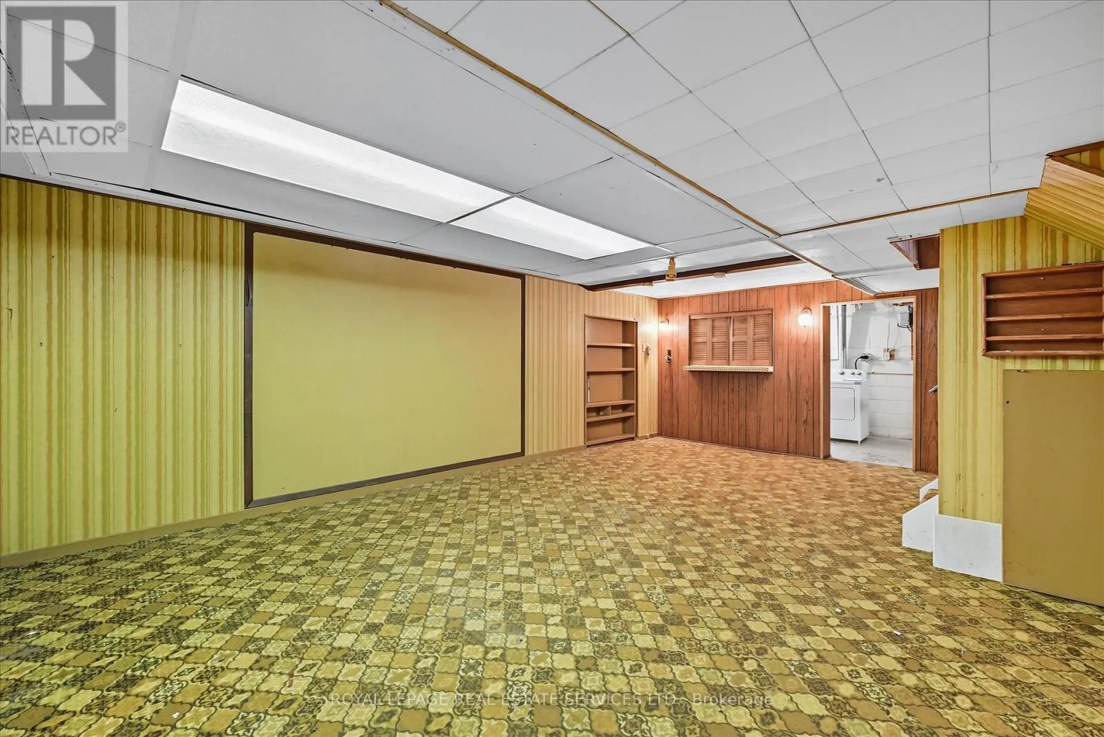 1536 VENETIA DRIVE