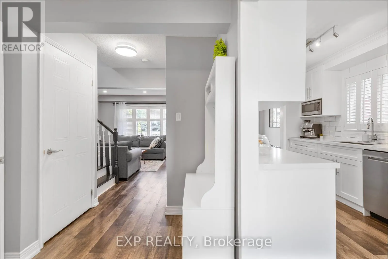 2213 HUNT CRESCENT