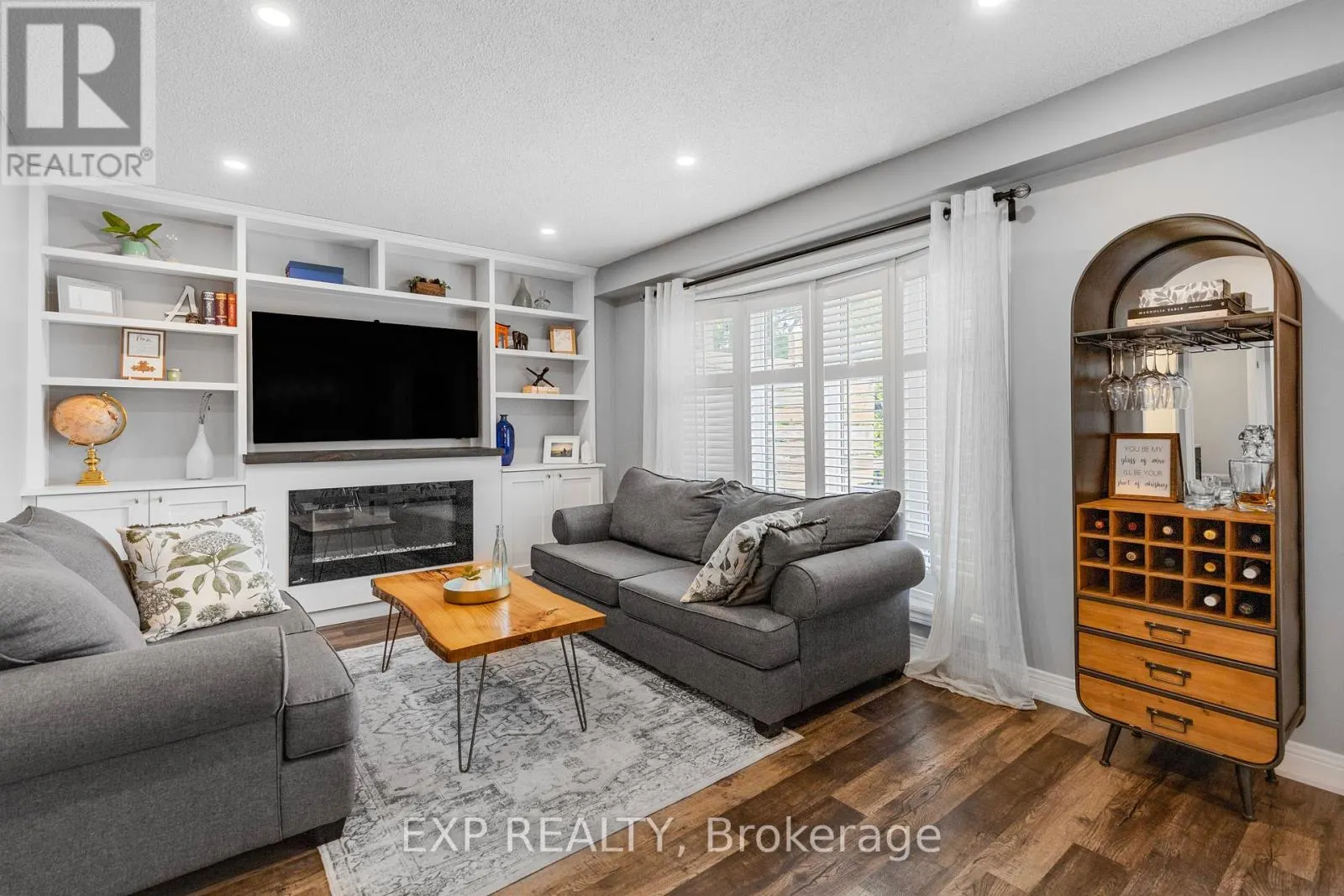 2213 HUNT CRESCENT