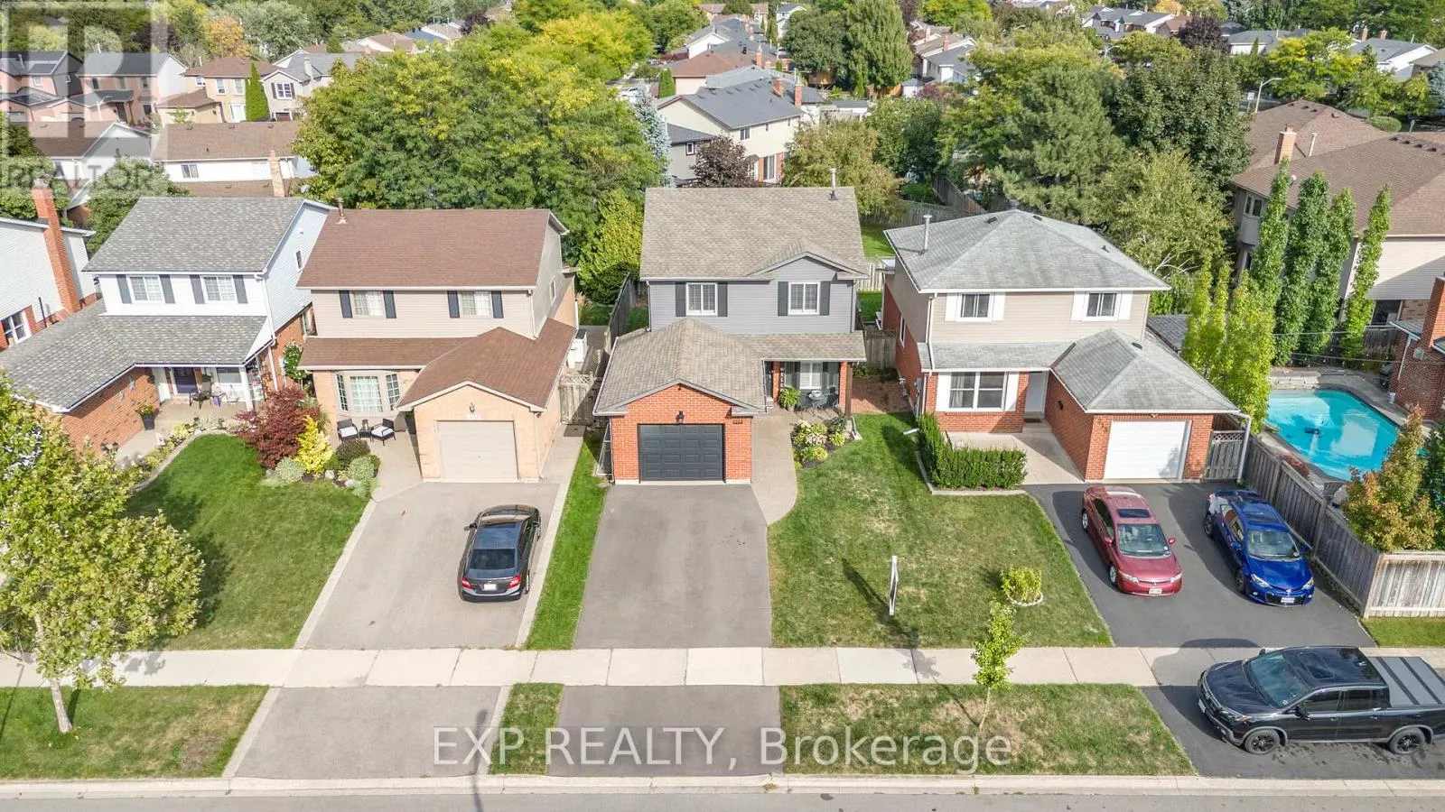 2213 HUNT CRESCENT
