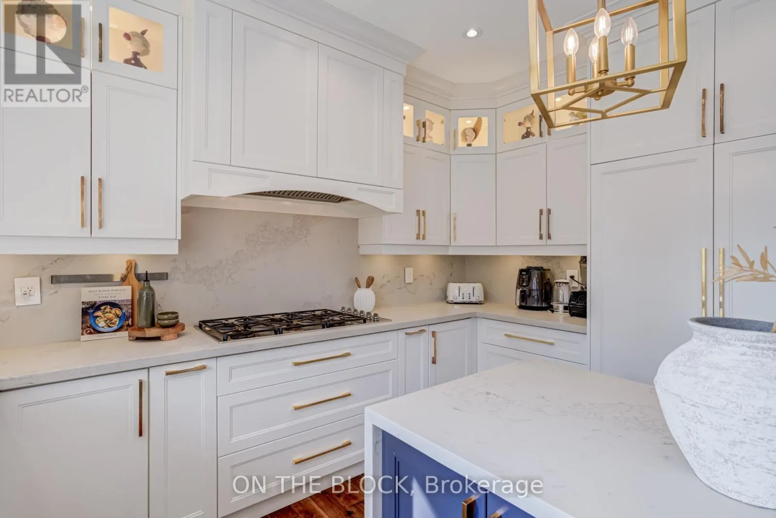 2212 ONEIDA COURT