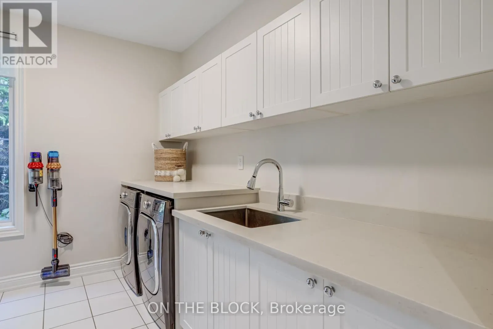 2212 ONEIDA COURT