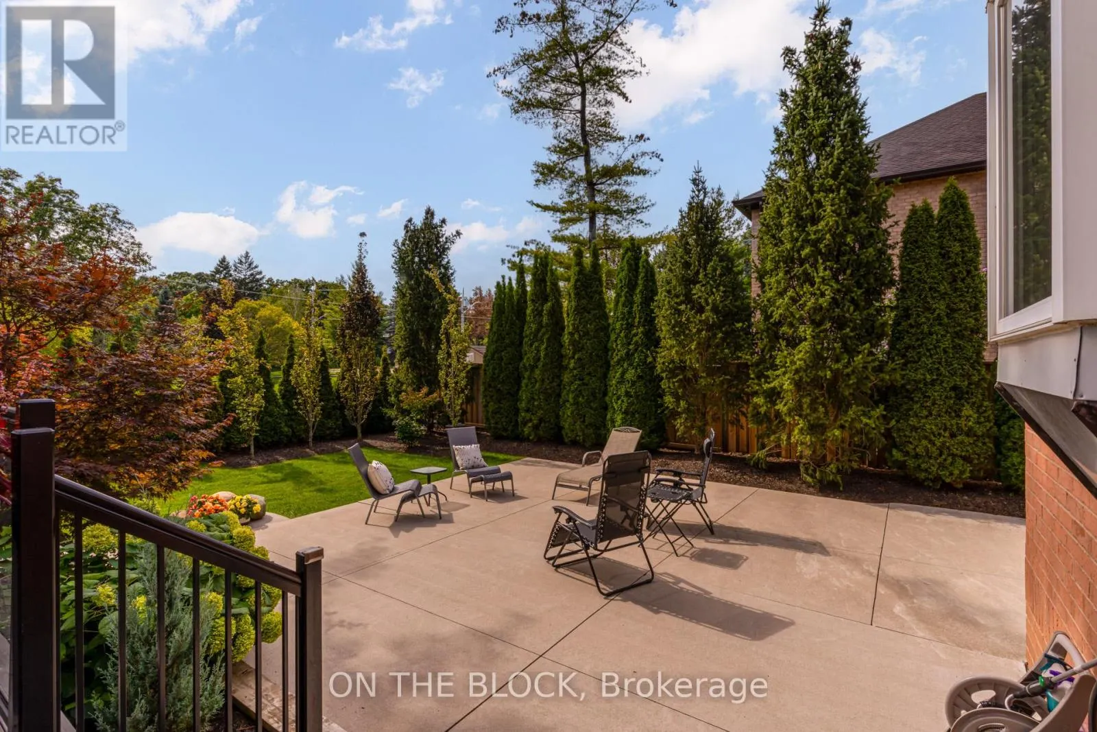 2212 ONEIDA COURT