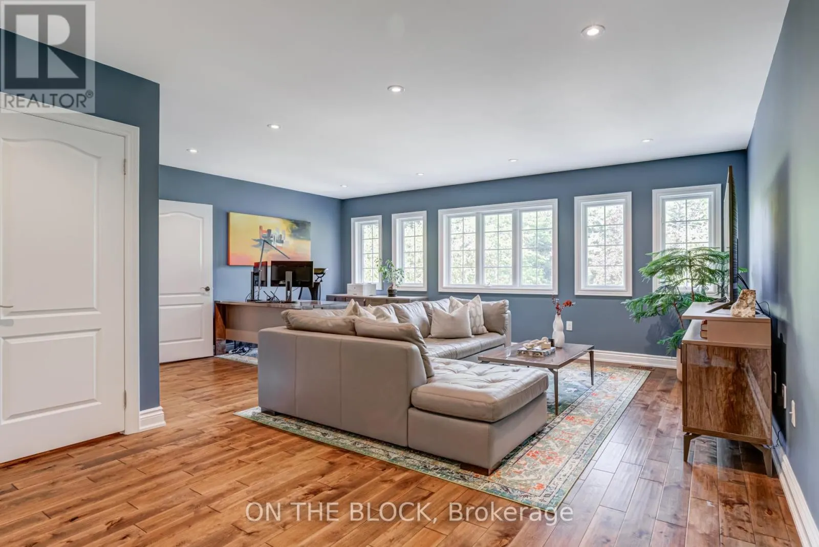 2212 ONEIDA COURT