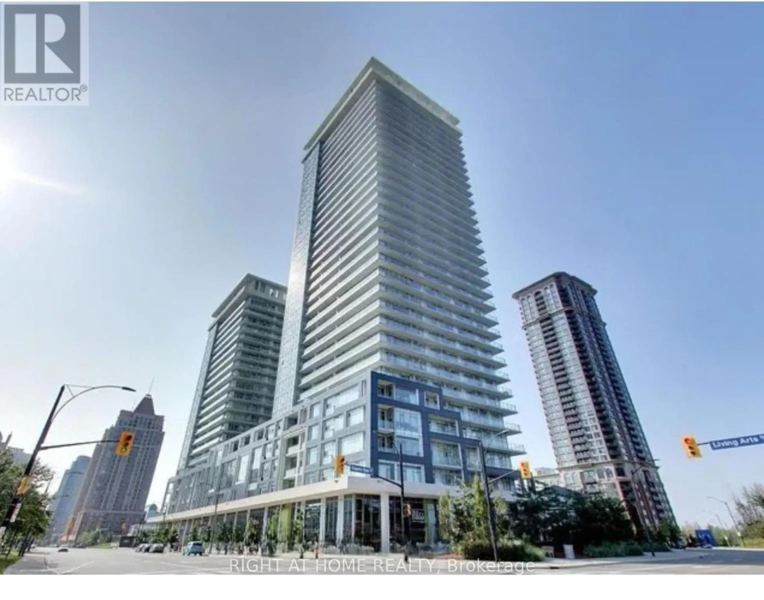 2105 - 360 SQUARE ONE DRIVE