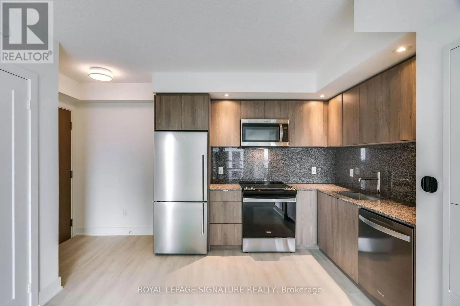 2501 - 10 EVA ROAD