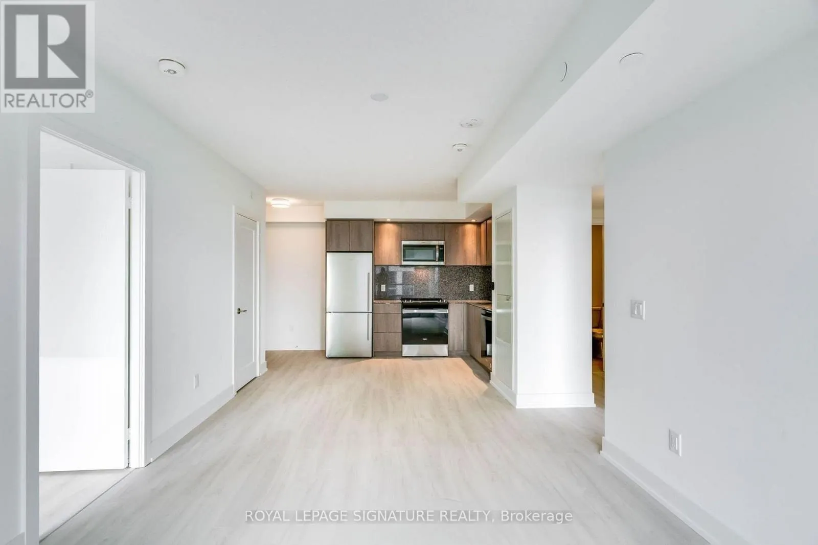 2501 - 10 EVA ROAD