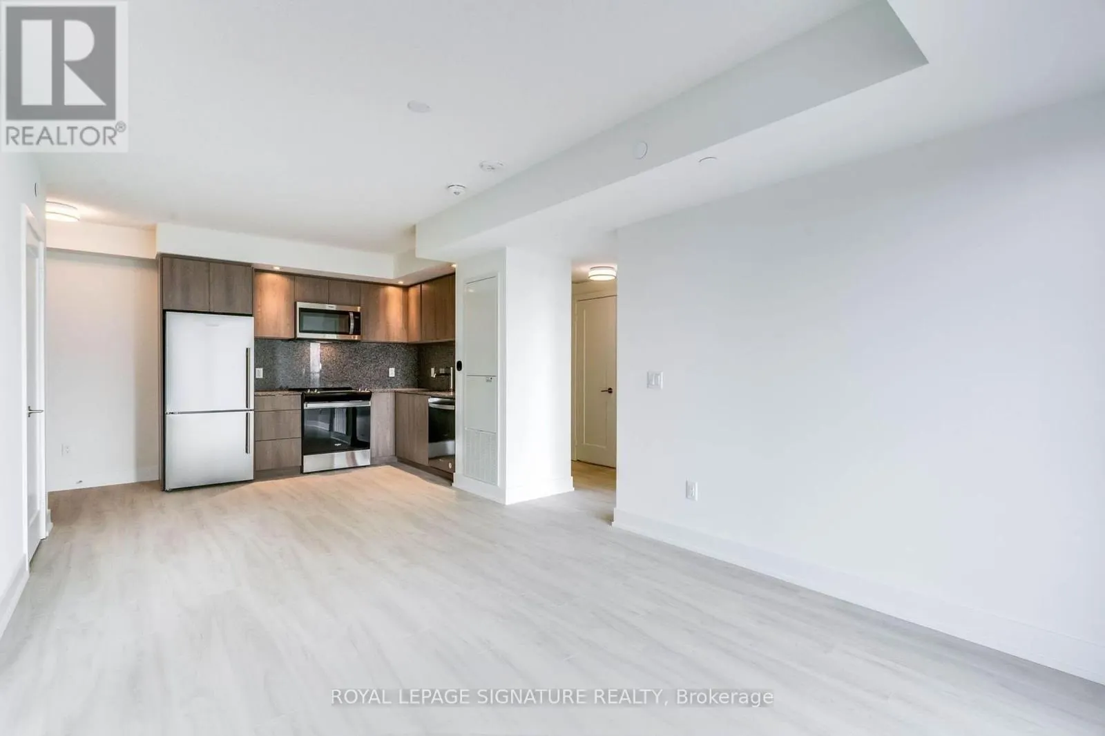 2501 - 10 EVA ROAD