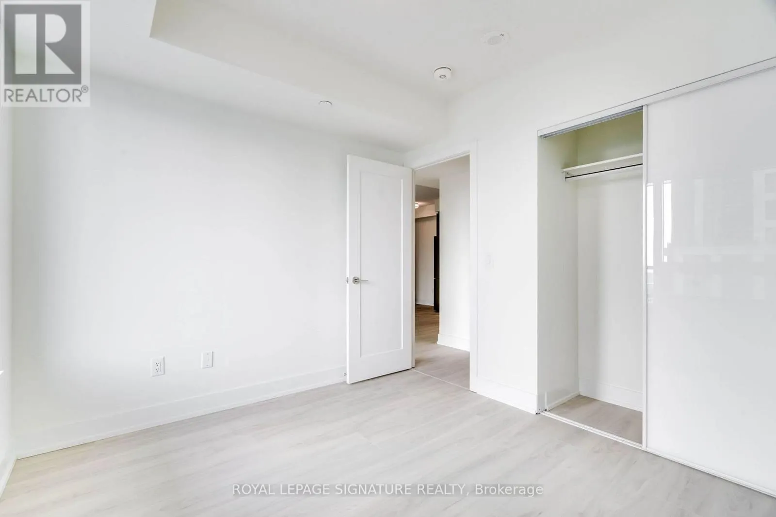2501 - 10 EVA ROAD