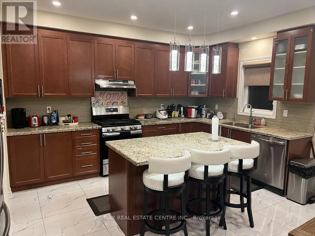 15 LOLA CRESCENT