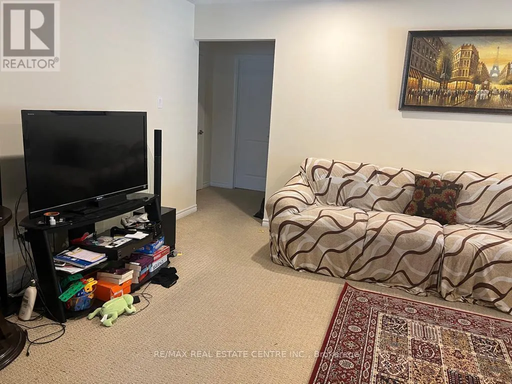 15 LOLA CRESCENT