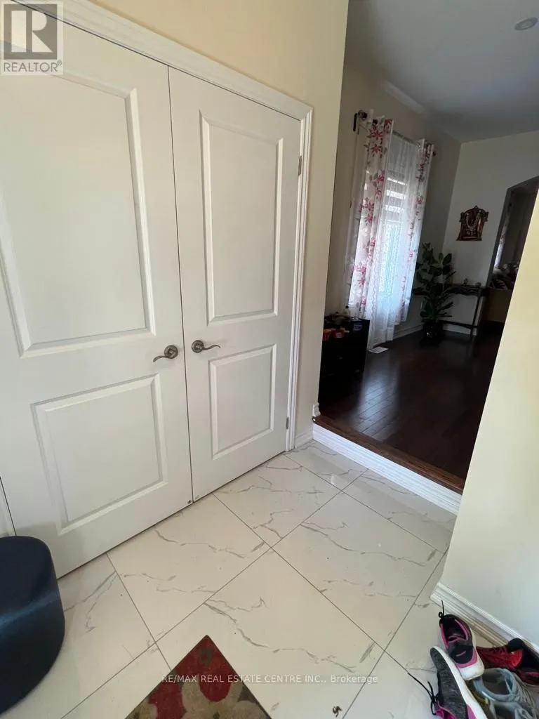 15 LOLA CRESCENT