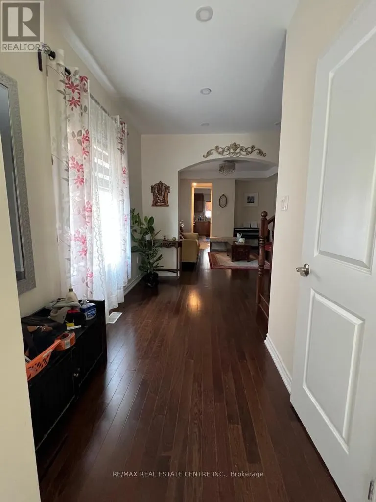 15 LOLA CRESCENT