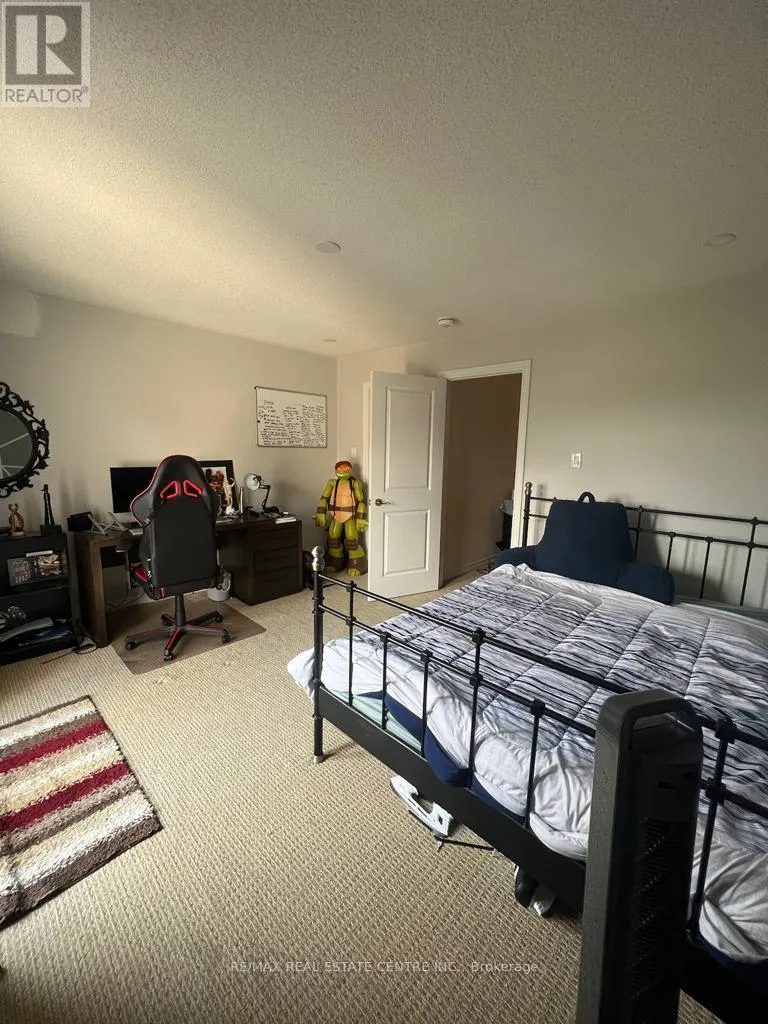 15 LOLA CRESCENT