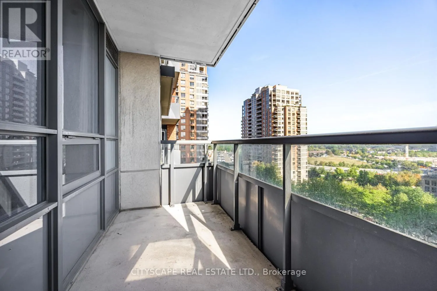 1131 - 35 VIKING LANE