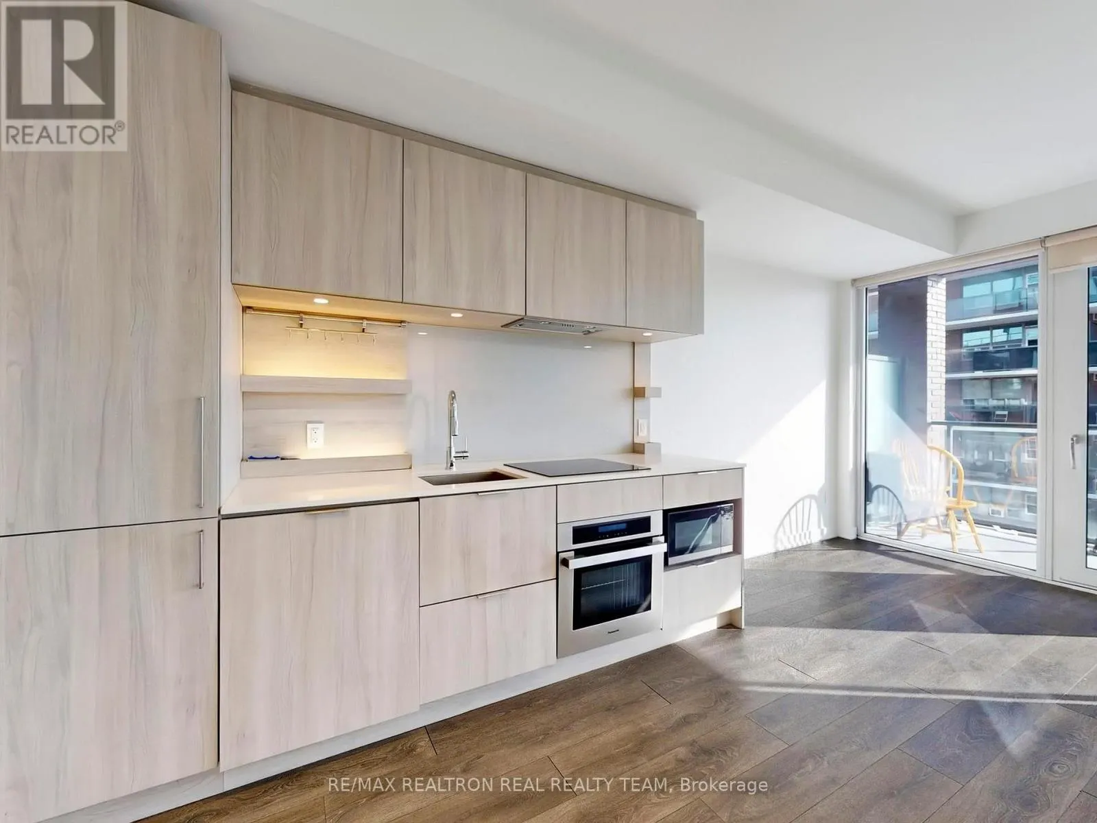 #712 - 28 ANN STREET