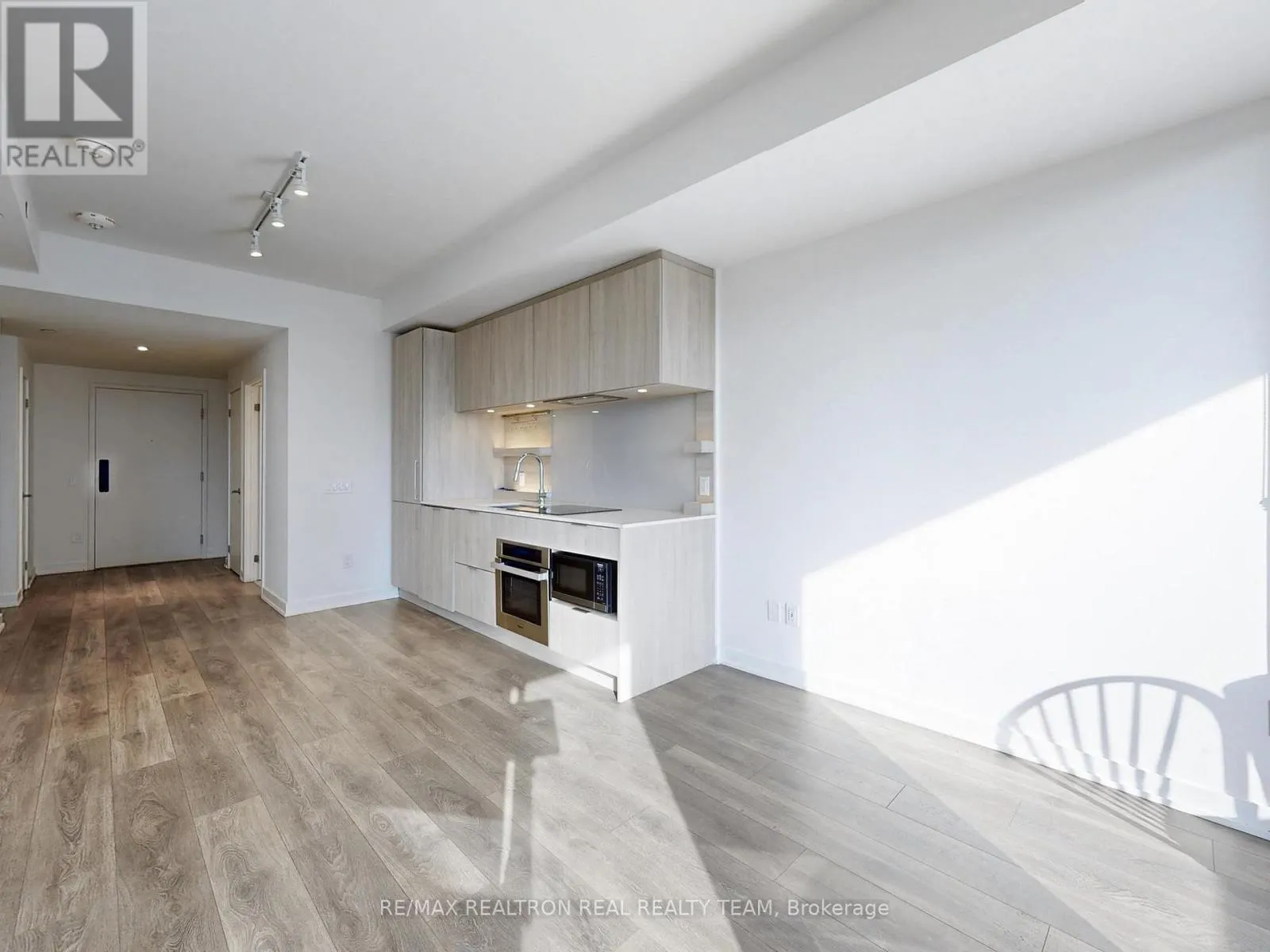 #712 - 28 ANN STREET