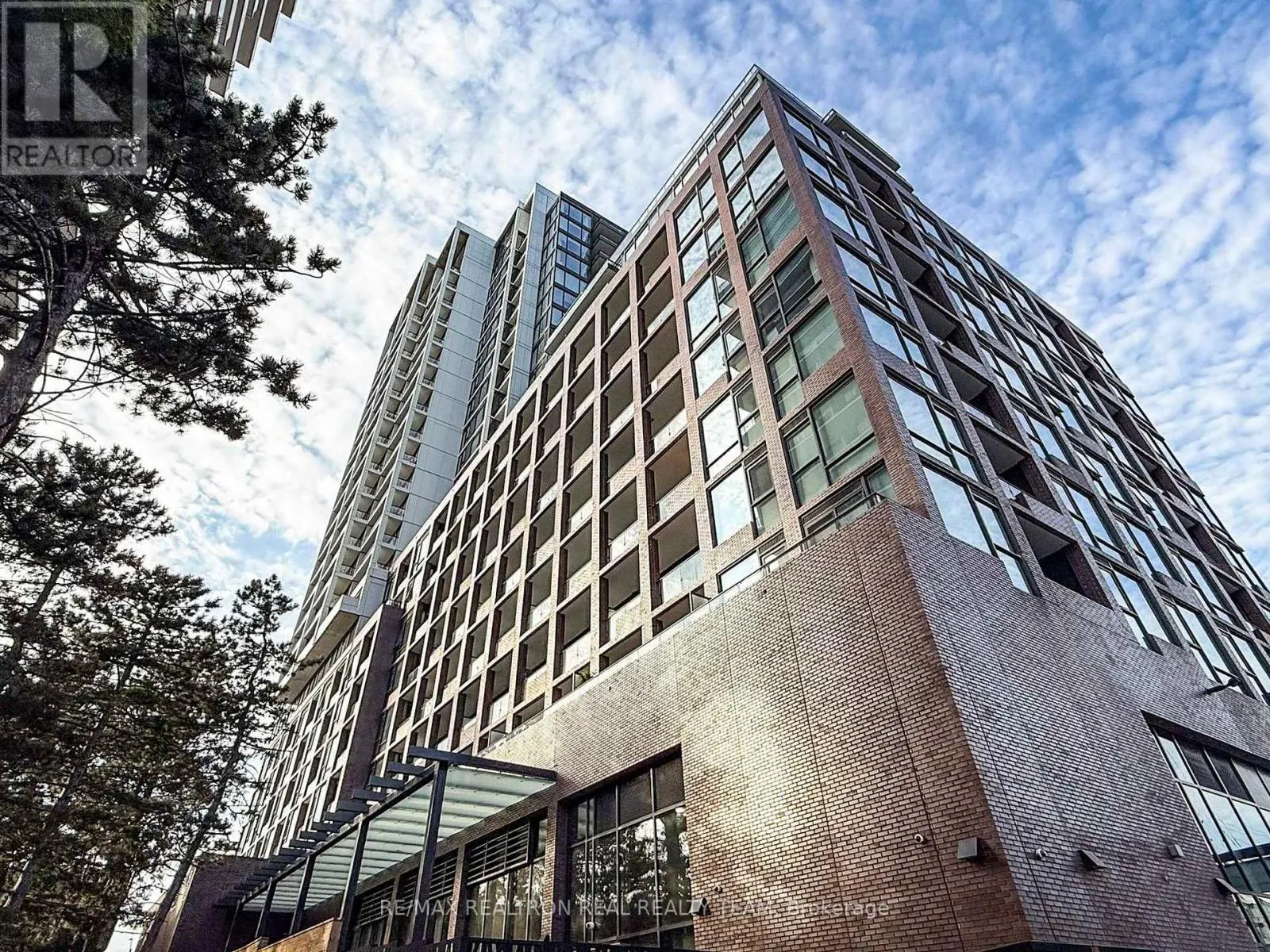 #712 - 28 ANN STREET