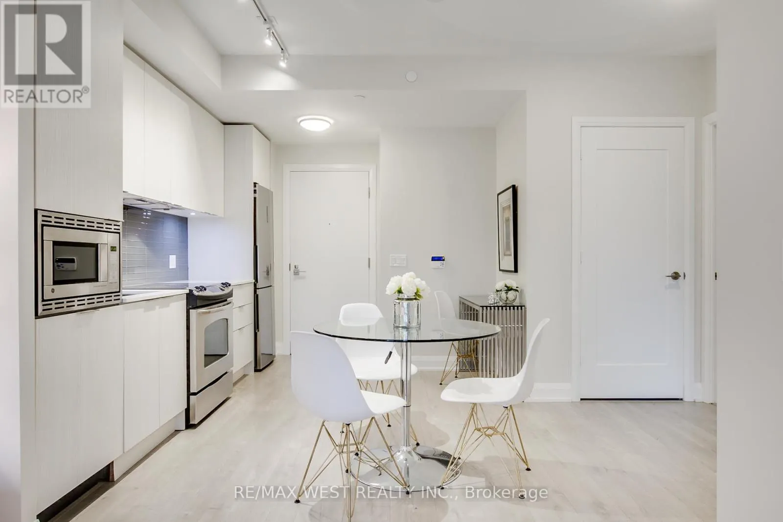 607 - 110 MARINE PARADE DRIVE