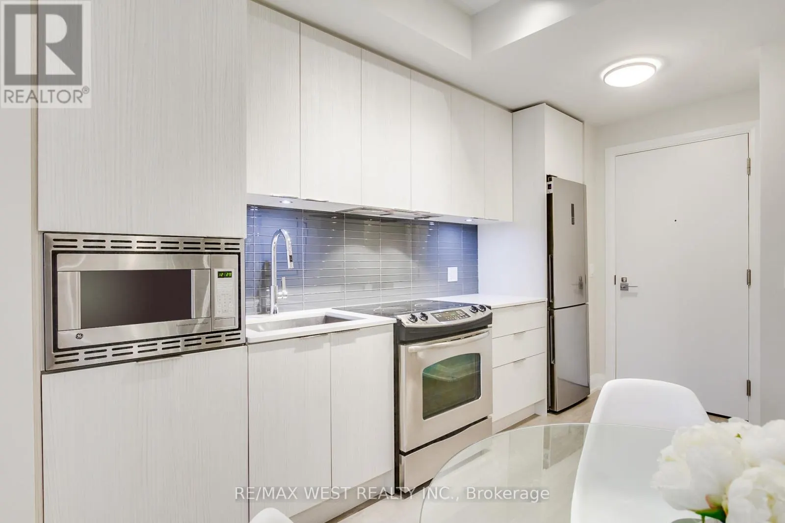 607 - 110 MARINE PARADE DRIVE