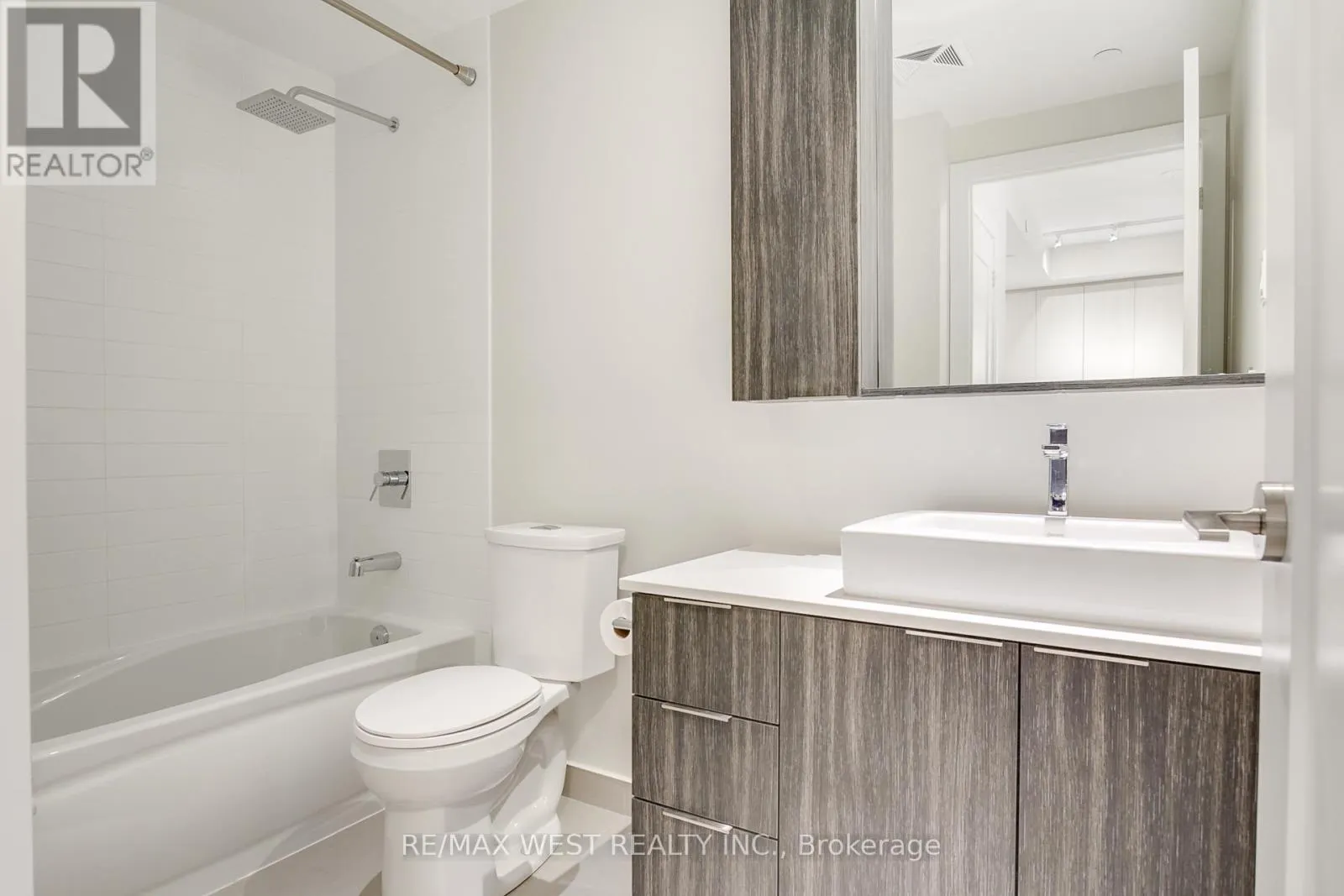 607 - 110 MARINE PARADE DRIVE