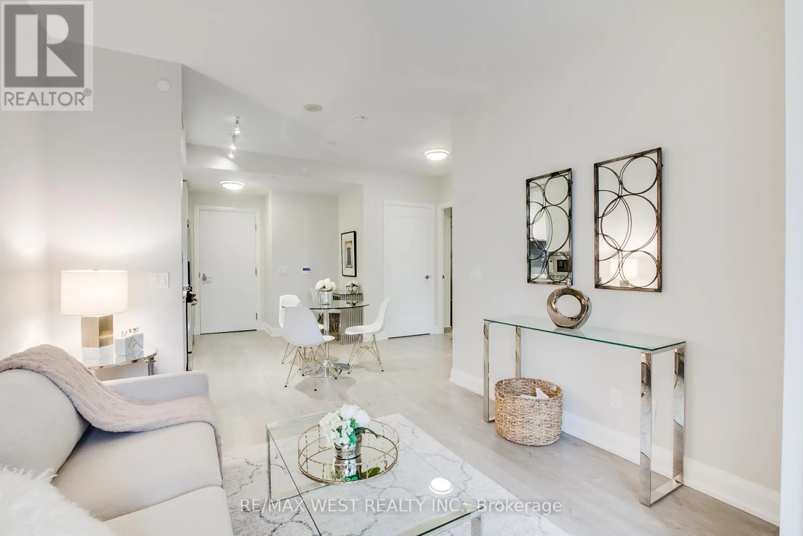 607 - 110 MARINE PARADE DRIVE
