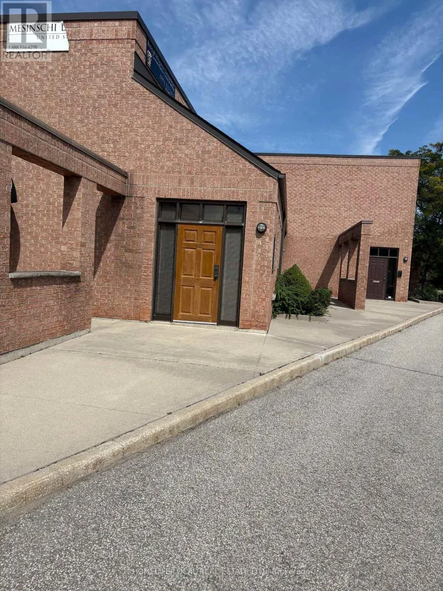 UNIT 26 - 2861 SHERWOOD HEIGHTS DRIVE