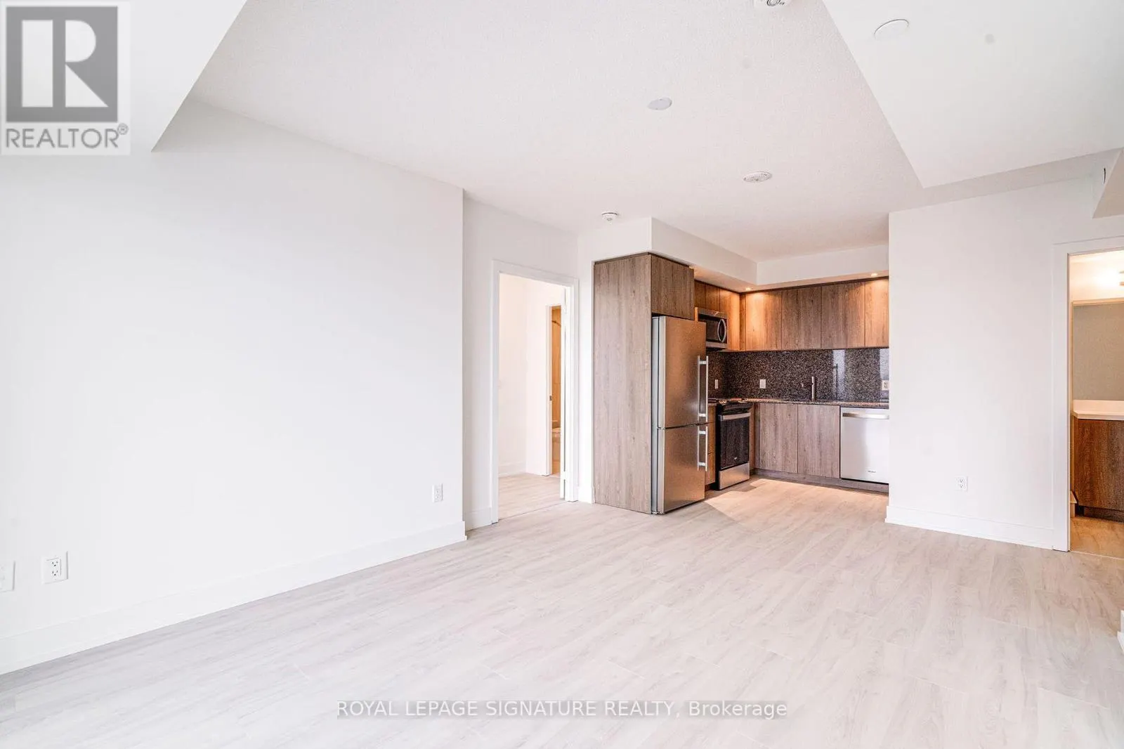 2505 - 10 EVA ROAD