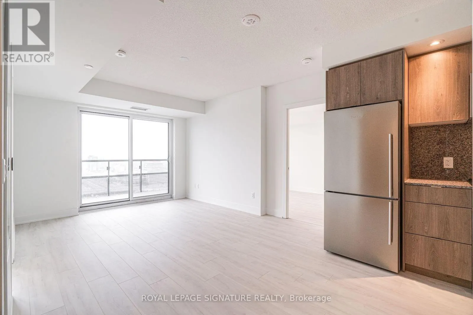 2505 - 10 EVA ROAD