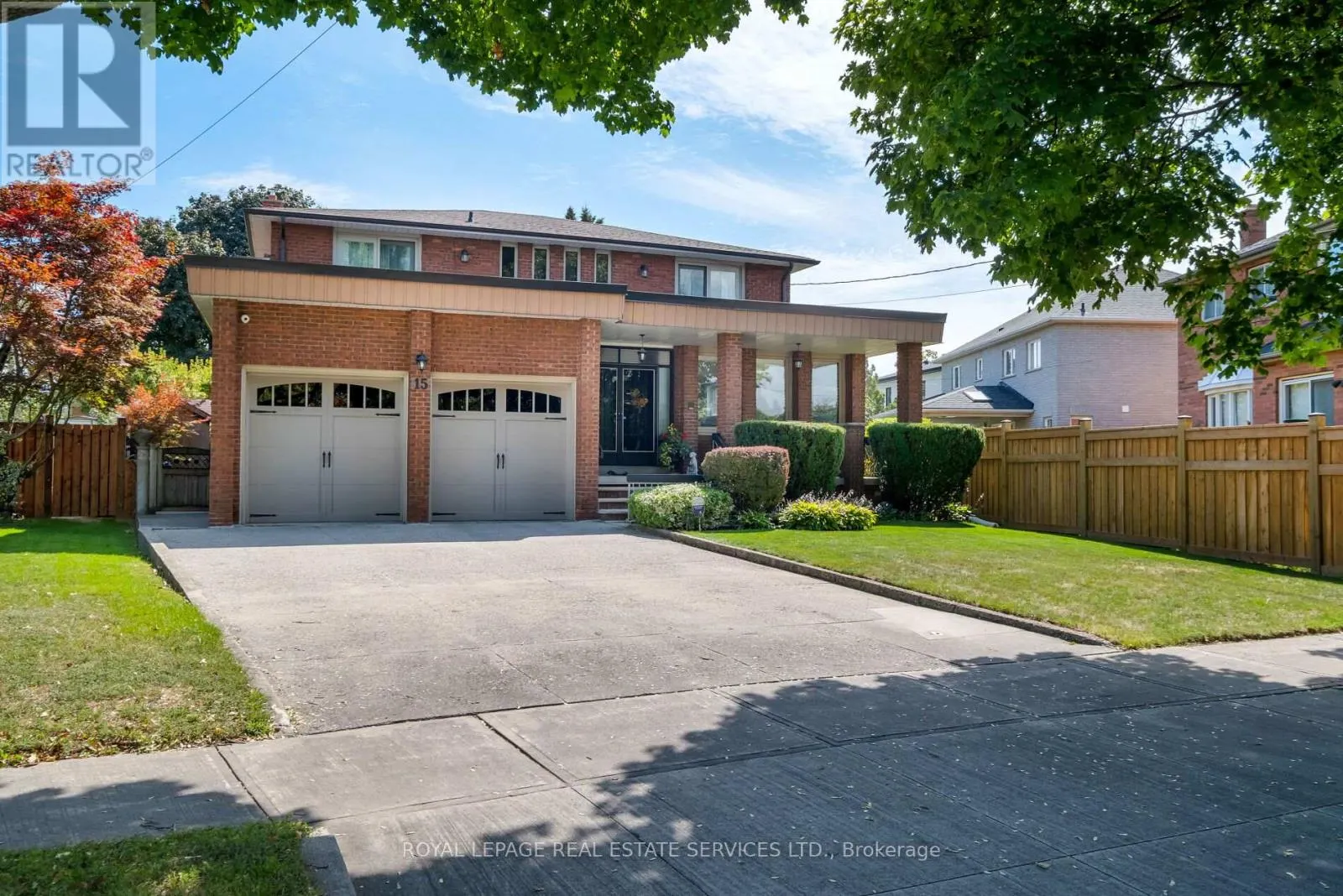 15 WESTROYAL ROAD