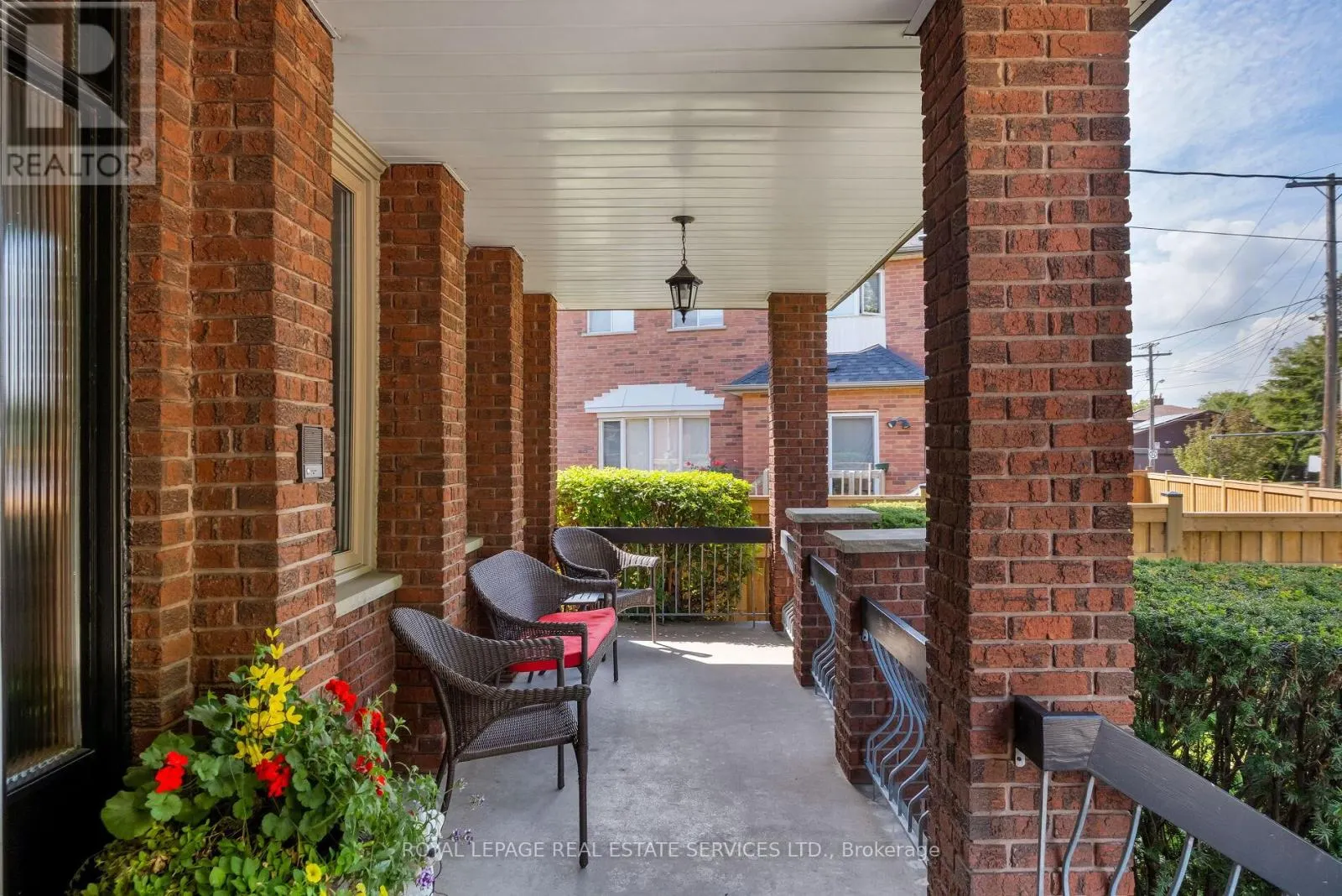 15 WESTROYAL ROAD