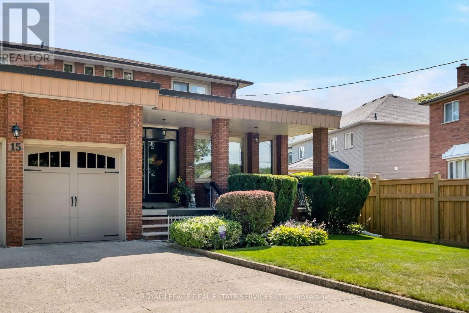 15 WESTROYAL ROAD