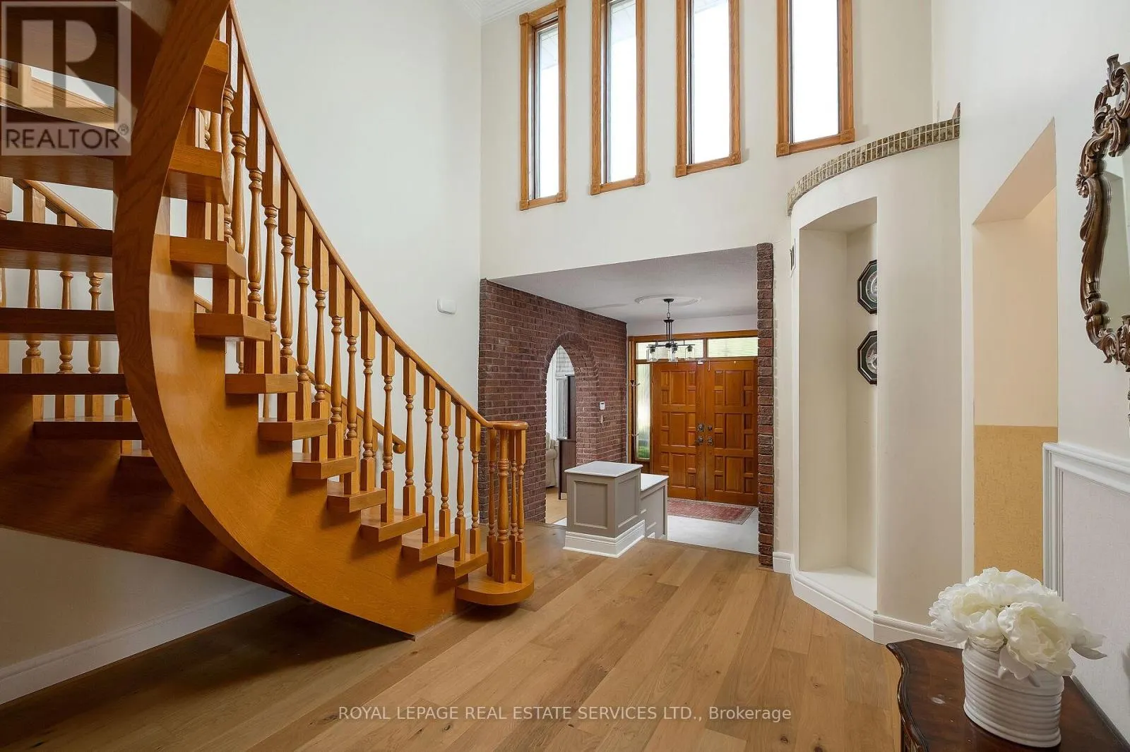 15 WESTROYAL ROAD