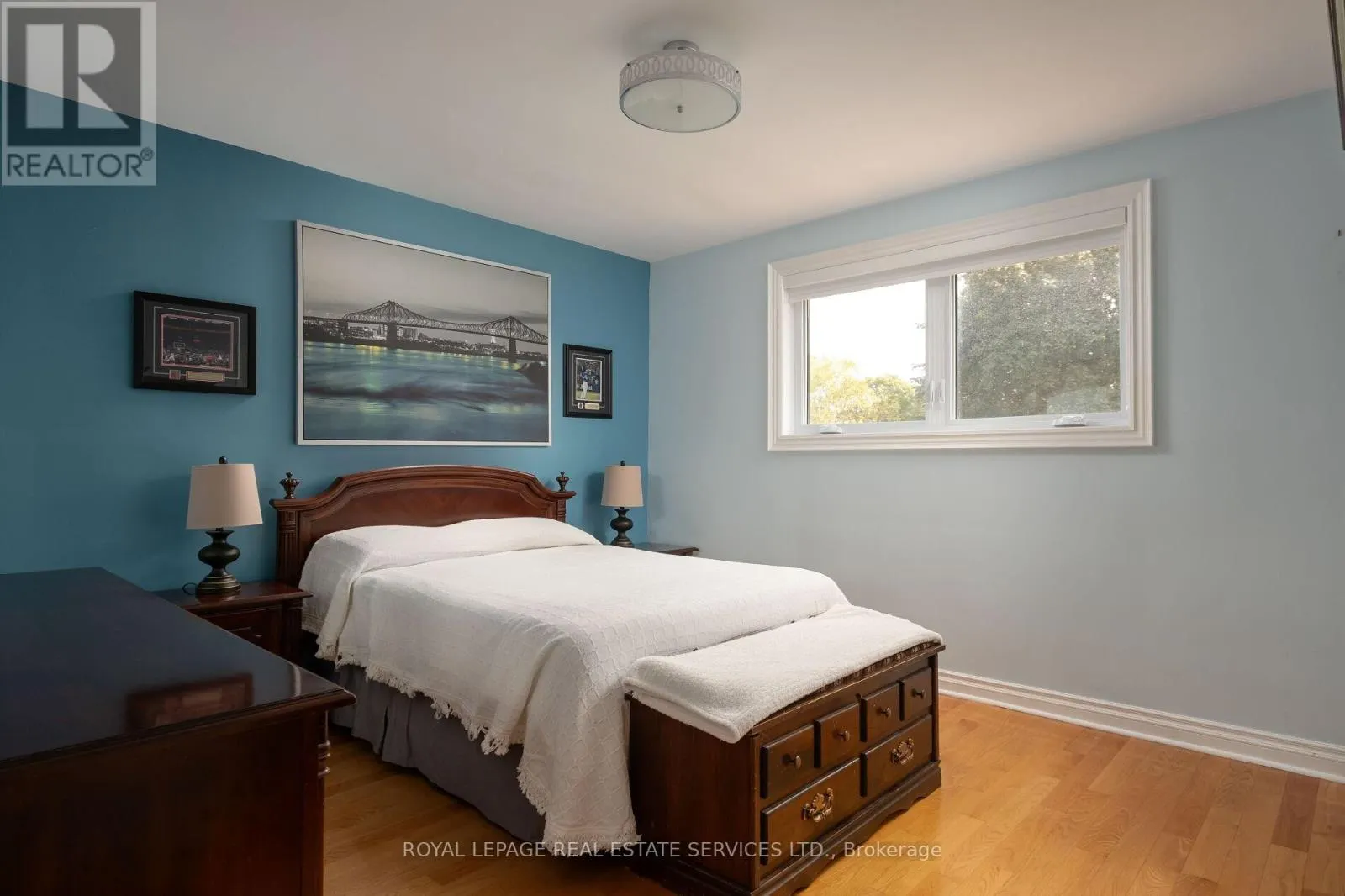 15 WESTROYAL ROAD