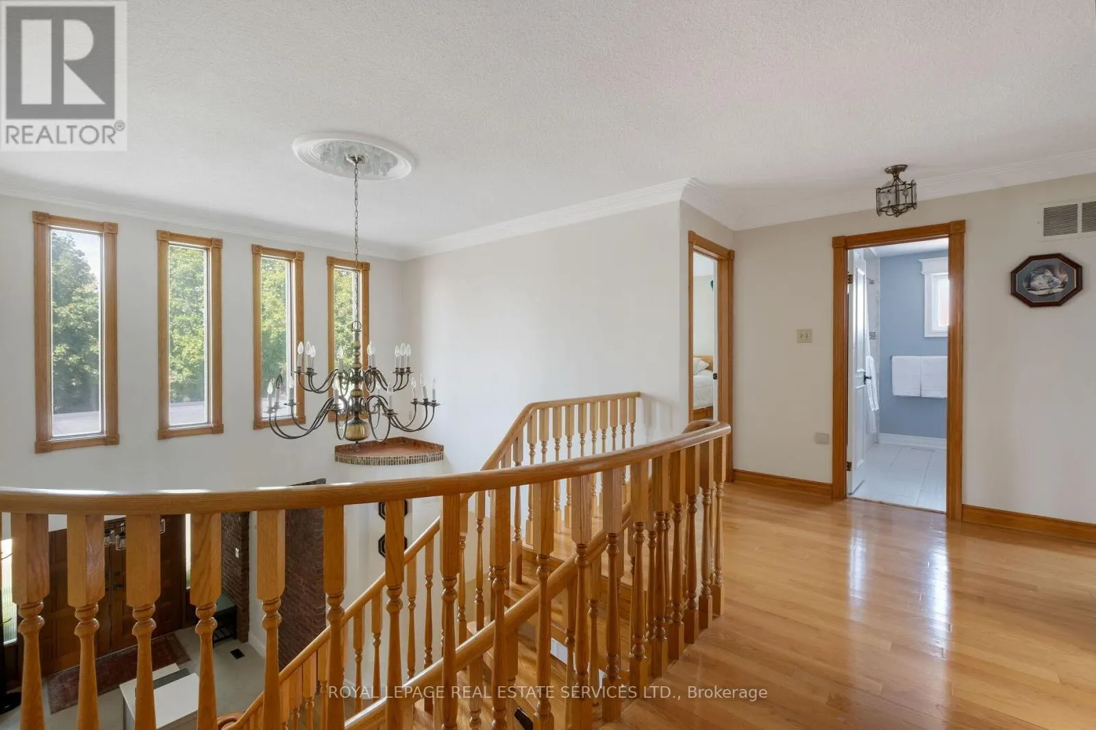15 WESTROYAL ROAD