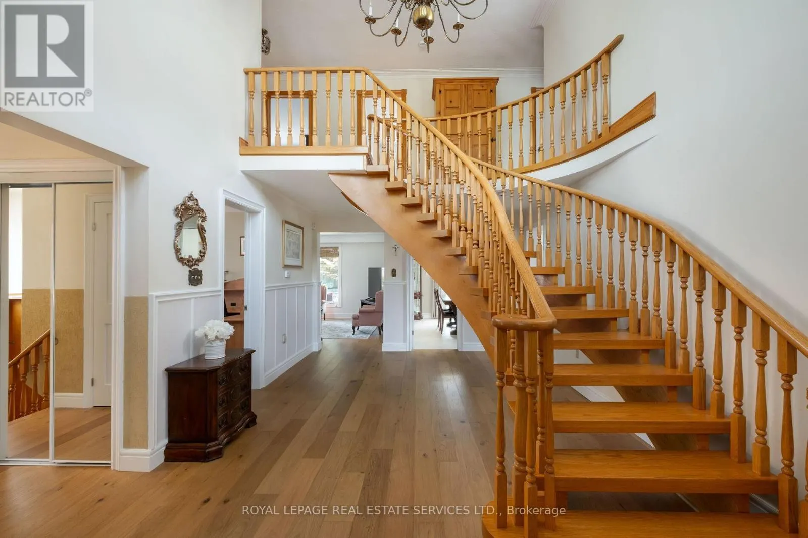 15 WESTROYAL ROAD