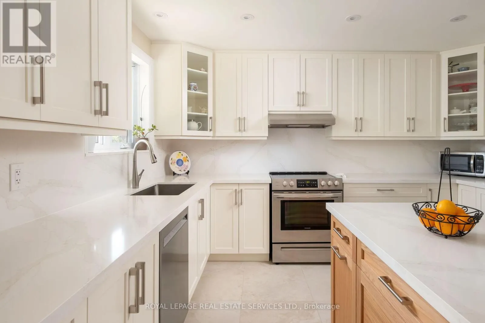 15 WESTROYAL ROAD