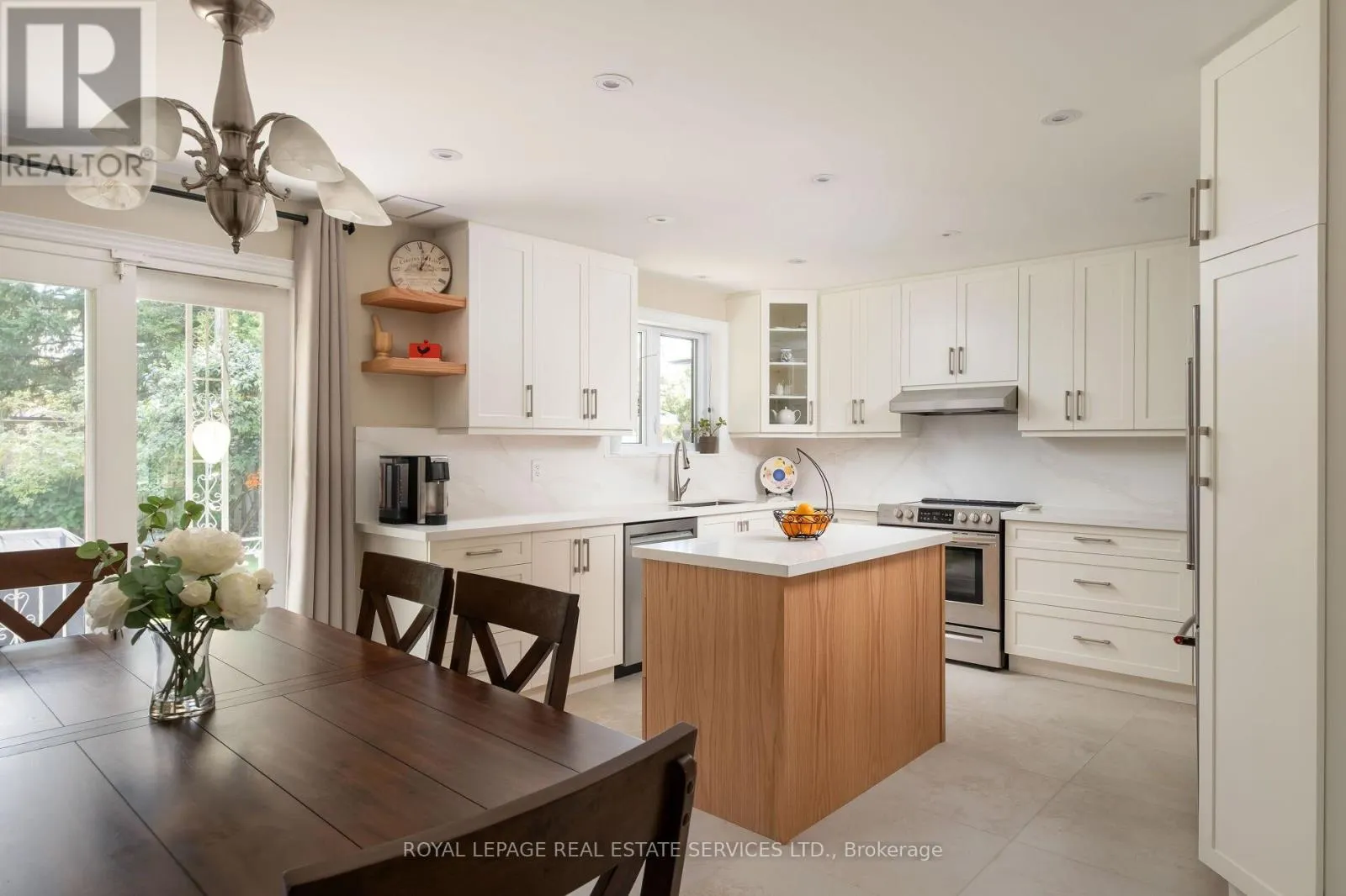 15 WESTROYAL ROAD