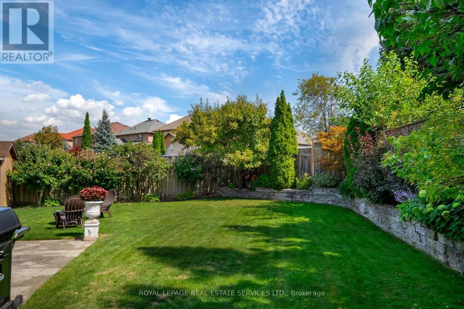 15 WESTROYAL ROAD