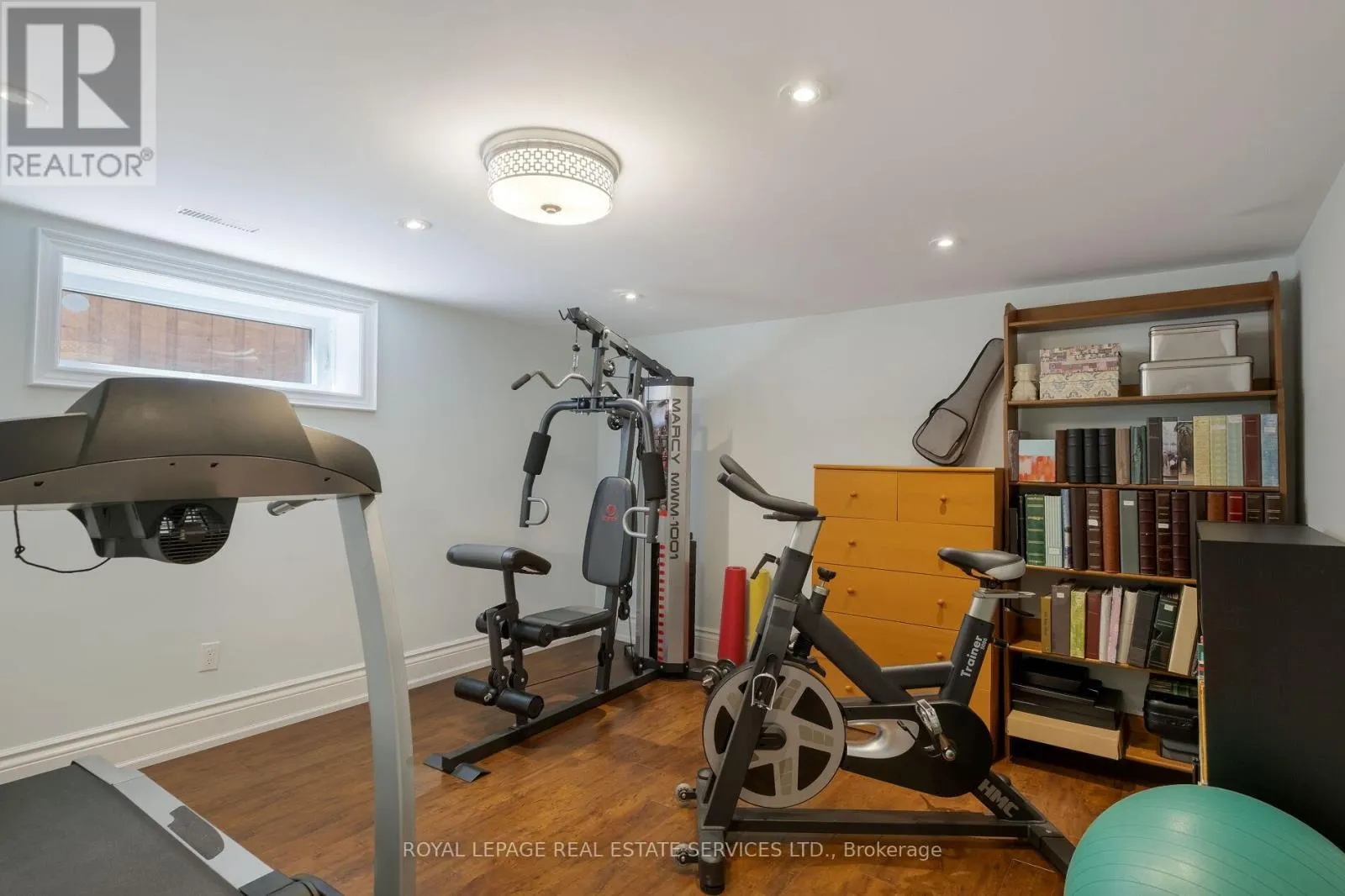 15 WESTROYAL ROAD