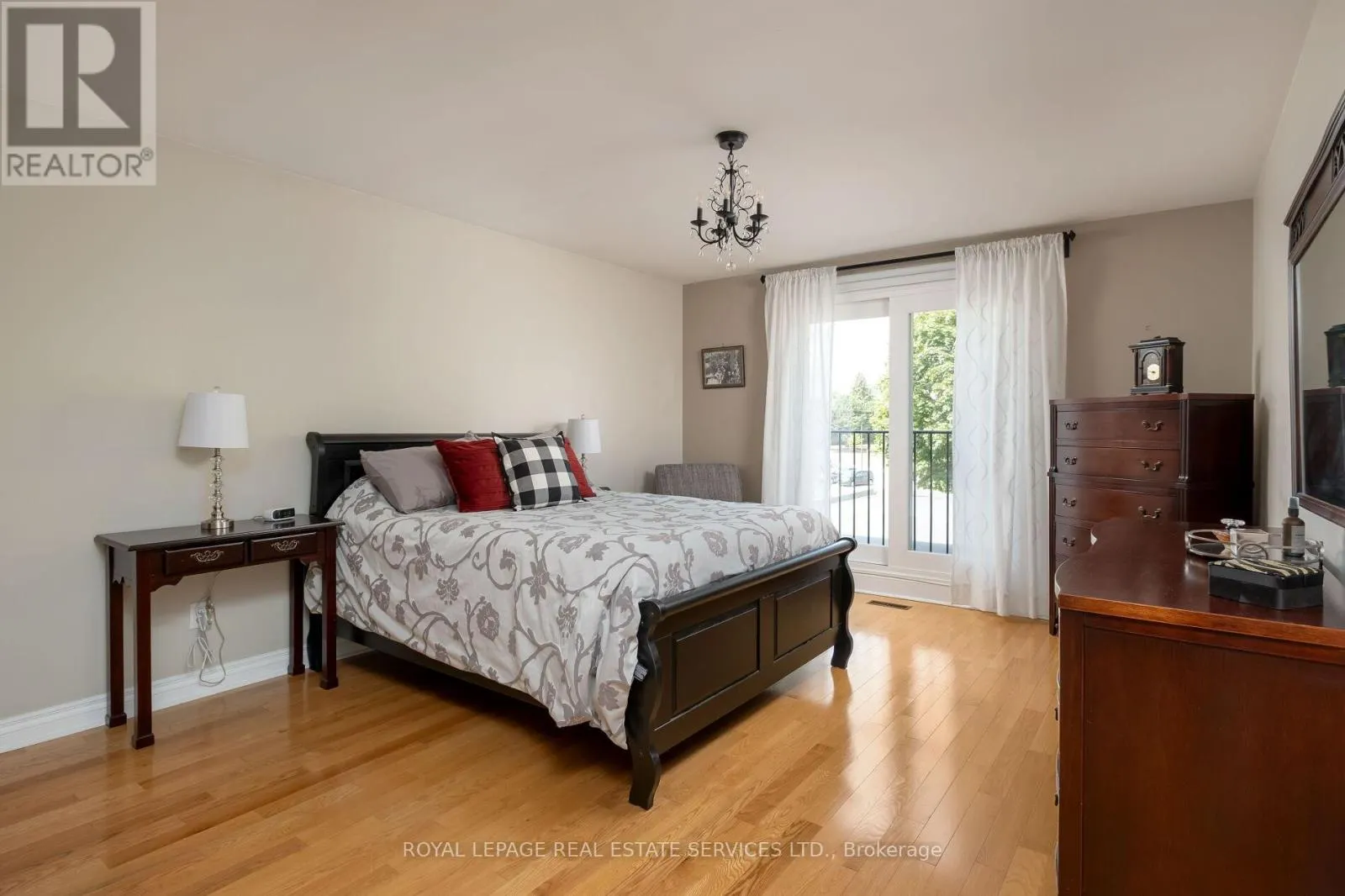 15 WESTROYAL ROAD