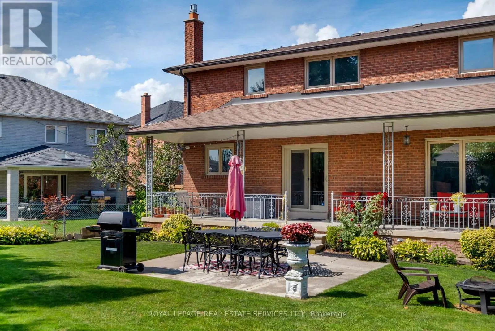 15 WESTROYAL ROAD