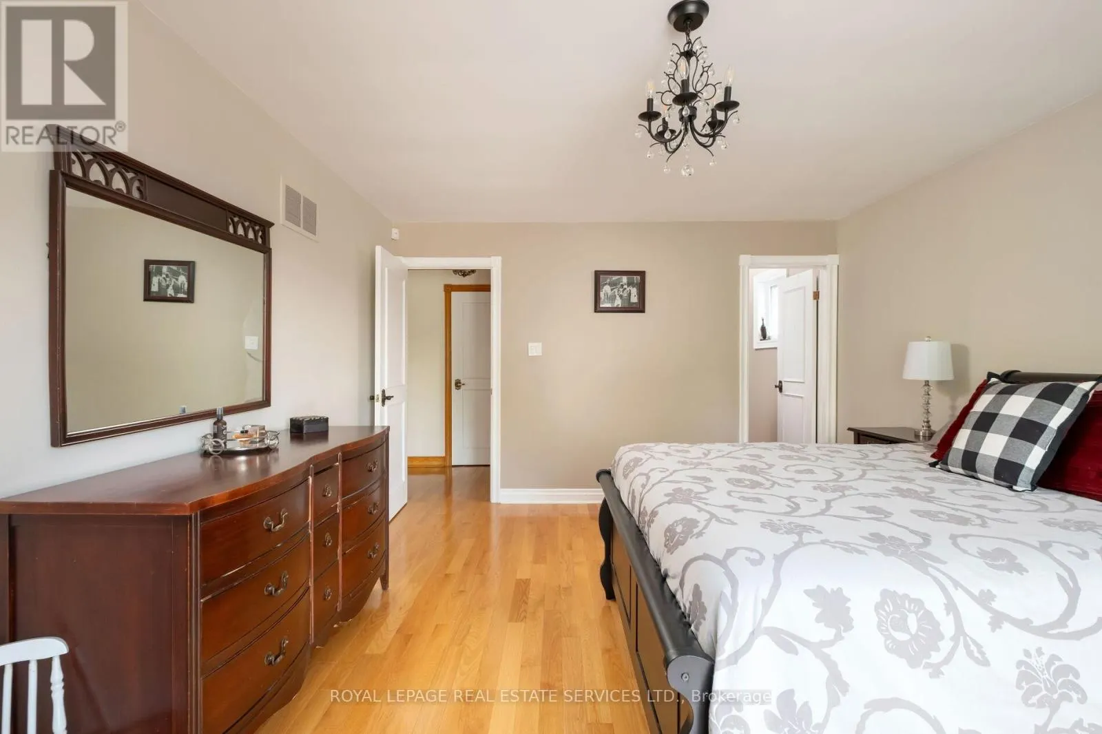15 WESTROYAL ROAD