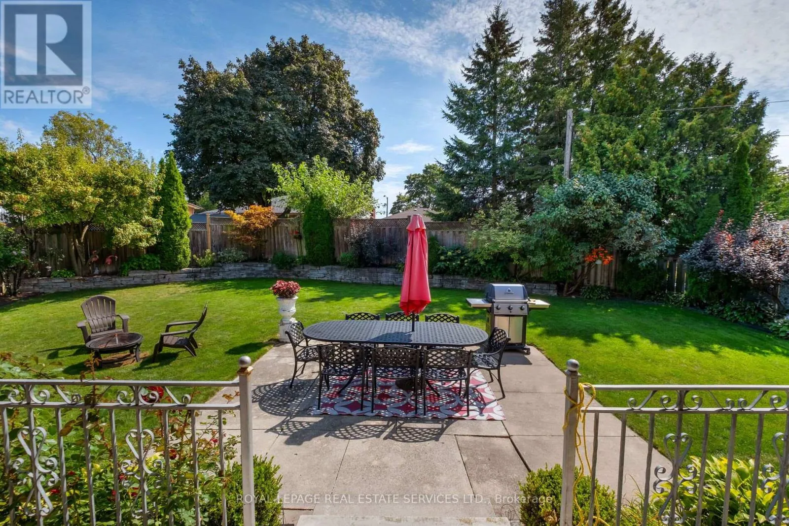 15 WESTROYAL ROAD