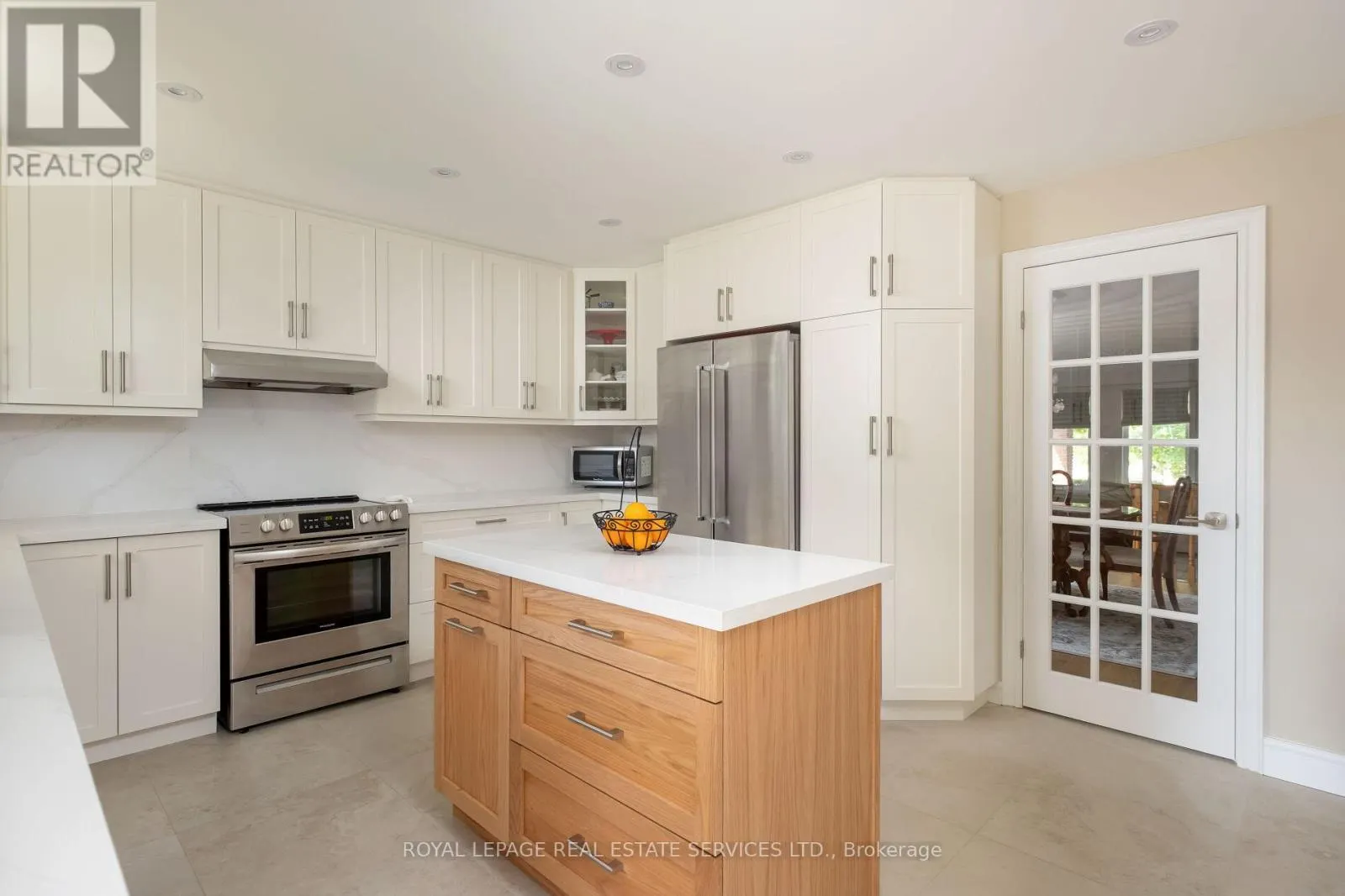 15 WESTROYAL ROAD