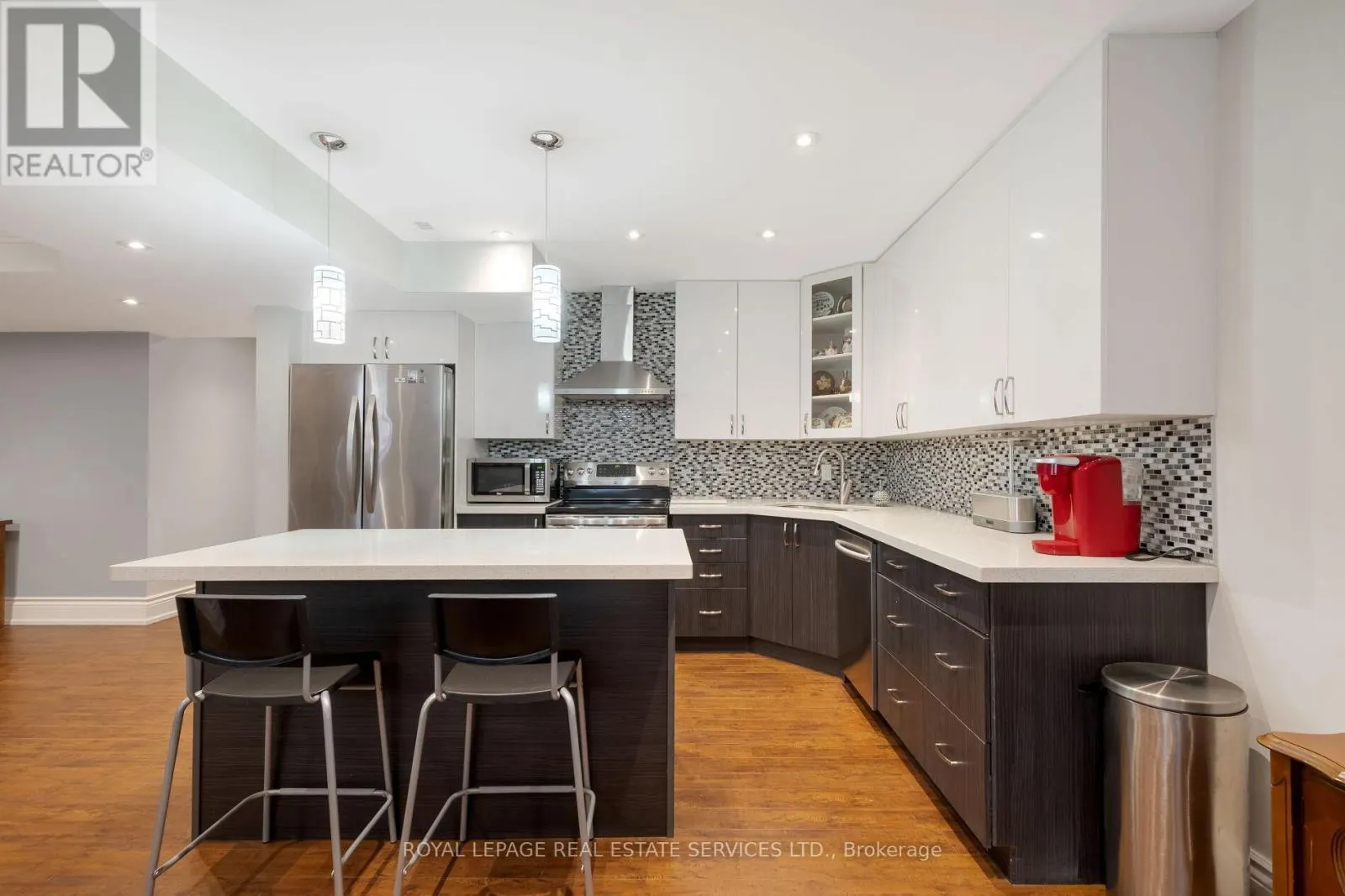 15 WESTROYAL ROAD